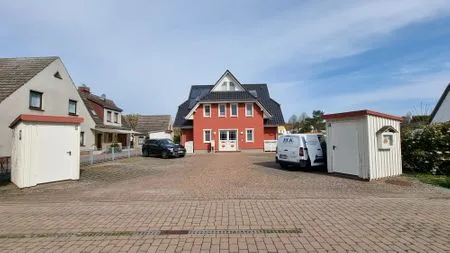 Hauptansicht mit PKW Stellplätzen Kavelweg 9 Kavelweg 9 Whg 3 - Kavelkoje