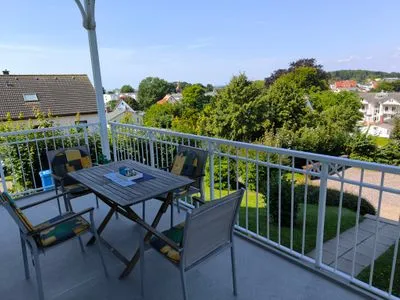 Balkon helle, ruhige Ferienwohnung mit schöner Aussicht, strandnah