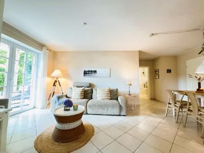 Wohnbereich mit Couch, Sessel, Wlan, TV Strandquartier L. A.