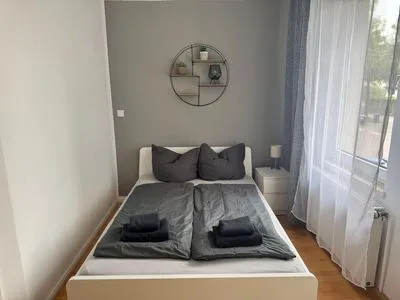 Schlafzimmer Einfaches Appartement "Tom" in Halle mit 3 Schlafzimmern und Stellplatz