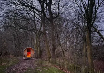 Fass-Sauna im Herbst/Winter Reetdachkate Fuchsgraben