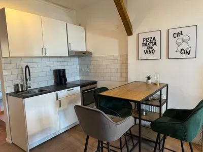 Küche / Küchenzeile Gemütliches Dachgeschoss-Appartement "Nina" in Halle mit 2 Schlafzimmern und Stellplatz