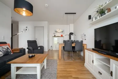 Ferienwohnung Fischotter Waren (Müritz) - heller Wohn- und Essbereich mit TV  Fischotter