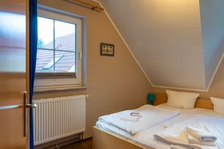 Schlafzimmer mit Doppelbett Am Deich Am Deich Haus 32