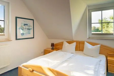 Schlafzimmer mit Doppelbett Am Deich Am Deich Haus 36