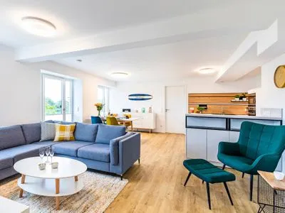 Großer, heller Wohn- u. Essbereich mit offener Küche FeWo Beachfront in PRORA - 3.41