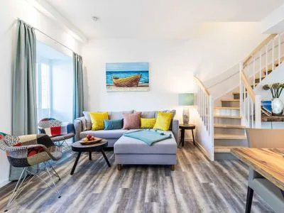 Wohn/Essbereich: Schlafsofa, TV, Zugang zur Terrasse FeWo Unsere Perle in PRORA - 4.01