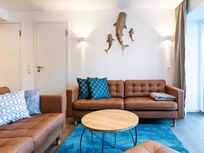 Wohnzimmer: Couch, LED-Flachbildfernseher, Essbereich, WLAN, Kabel, Playstation (4. Generation) und Blu-ray-Player FeWo Sunshine Coast in PRORA - 4.11