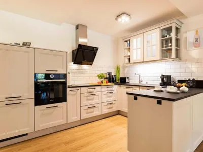 Küche: offene Küche FeWo Sunshine Coast in PRORA - 4.11