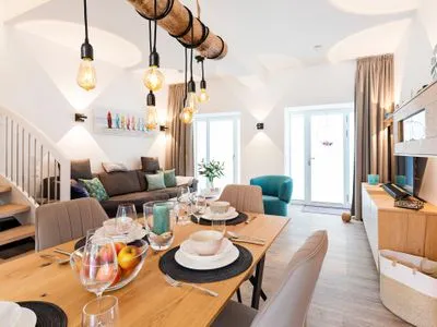 Wohn / Essbereich: TV, Netflix, Essbereich, W-LAN, Zugang zum Terrasse FeWo Lieblingsplatz in PRORA - 7.06