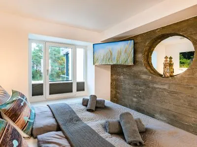 Schlafzimmer 1: Doppelbett (180x200), TV FeWo Loft Sturmmöwe in PRORA - 4.12