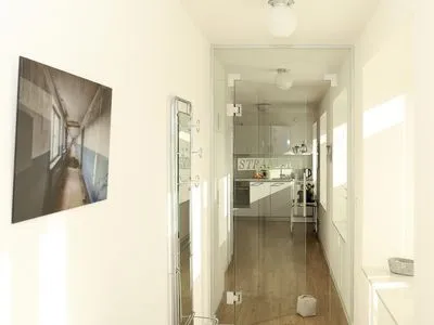 Wohnzimmer: Schlafsofa, TV, Zugang zum Balkon FeWo Strandgut in PRORA - 5.25