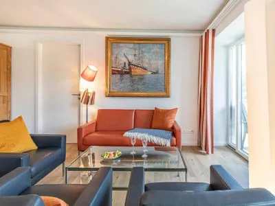 Wohnzimmer: Sitzgruppe mit Couchtisch, LED-Flachfernseher, WLAN, Kabel FeWo Seeadler in PRORA - 2.11