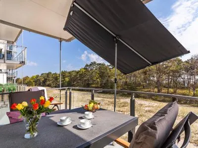 Balkon mit Sitzmöglichkeiten, Blick Richtung Meer FeWo Küstenliebe in PRORA - 2.21