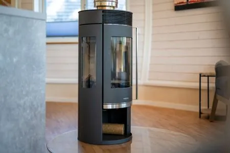 Ferienhaus Selene - Kugelhaus am Tollensesee - Kamin im Wohnbereich  Selene