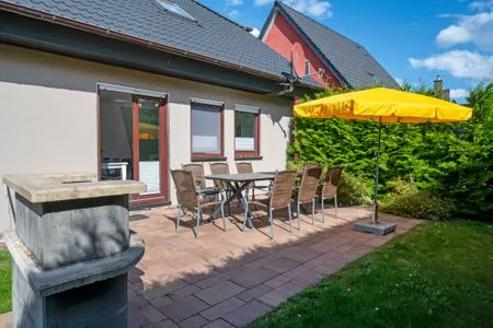 Blick auf die Rückseite mit Terrasse  Haus Zeitlos