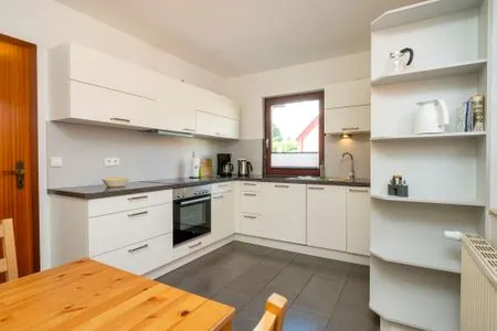 Blick auf die Küchenzeile  Haus Zeitlos