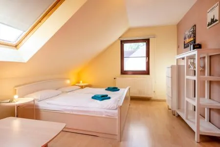 4. Schlafzimmer mit Doppelbett  Haus Zeitlos
