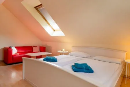 4. Schlafzimmer mit Doppelbett  Haus Zeitlos