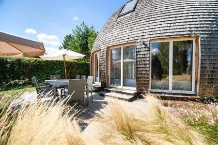 Ferienhaus Solveig - Kugelhaus am Tollensesee - große Terrasse im Grünen  Solveig