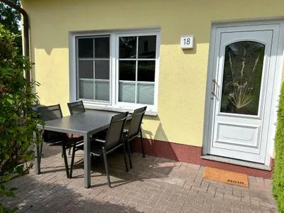 Terrasse auf der Vorderseite des Hauses Am Deich Am Deich Haus 18