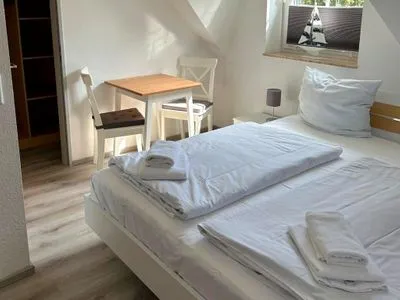 Schlafzimmer mit Doppelbett Am Deich Am Deich Haus 18