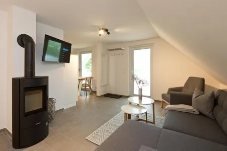 unter den Kiefern 109 OG-1 unter den Kiefern 109 OG