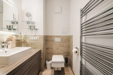 Badezimmer mit Waschbecken und WC Logierhaus Friedrich WE 2 - "Strandrose"