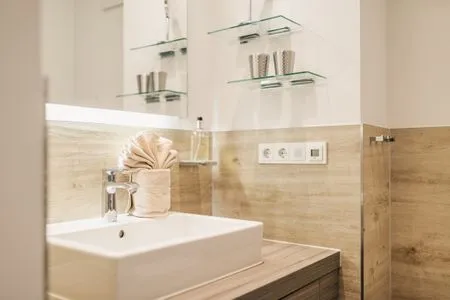 Waschbecken mit Spiegel Logierhaus Friedrich WE 2 - "Strandrose"