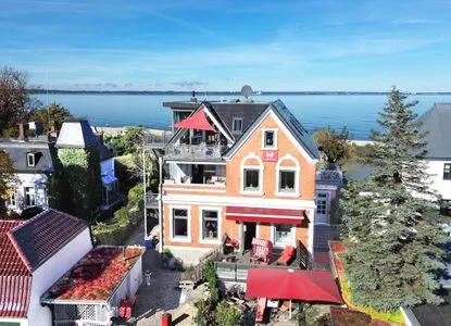 Vogelperspektive Strandvilla Strandpalais - historischer Charme in exklusiver Lage