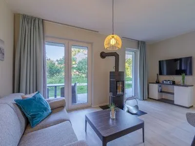 Ferienwohnung Große Strandburg Ostseebad Wustrow ZweiWasser Alte Seefahrtschule Wohnzimmer mit Kamin  Große Strandburg