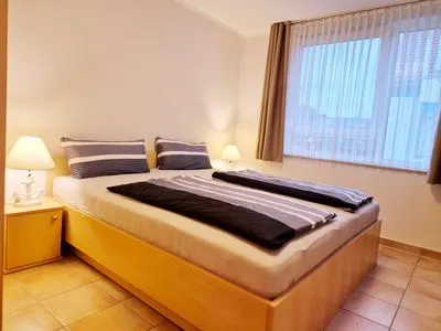 Schlafzimmer mit Doppelbett Residenz am Strand Wohnung 4-61