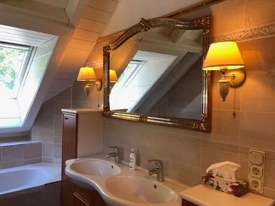  Blockhaus am Waldrand