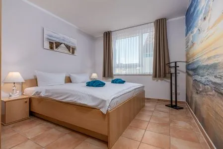 Schlafzimmer mit Doppelbett Residenz am Strand Wohnung 4-61