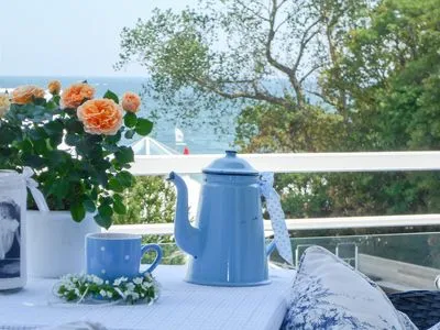 Balkon Haus Anholt App. 38 - charmante kleine Suite mit Balkon & Teilmeerblick