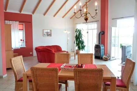  Ferienhaus mit Pool am See