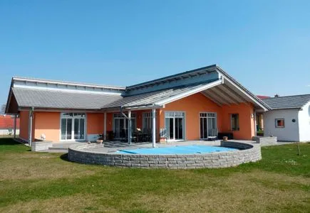  Ferienhaus mit Pool am See