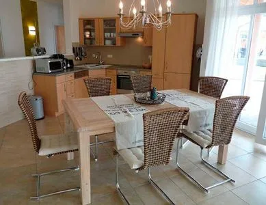  Ferienhaus mit Pool am See 616-01