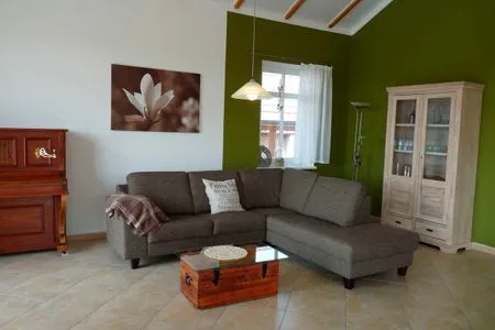  Ferienhaus mit Pool am See 616-01