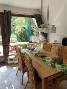  Ferienhaus mit Pool am See