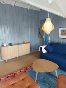 Wohnzimmer mit Blick in den Garten und Kamin Immi's Hus