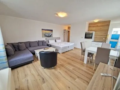 Wohnzimmer Villa Monika, App.2 Backbord - mit Balkon und Terrasse
