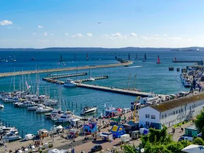 Meerblick Villa Friede Marie, App. Finja - Hafen-Ostsee-Blick und Balkon
