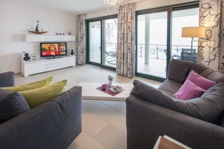 Wohnzimmer Villa Friede-Marie, App. Ariane - mit Balkon und traumhaften Meerblick