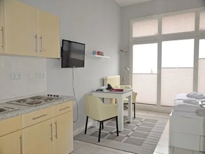 Küche / Küchenzeile Alter Reichshof, App. 305 mit Balkon und Meerblick