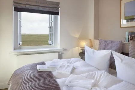 Schlafzimmer OG Listend Blick