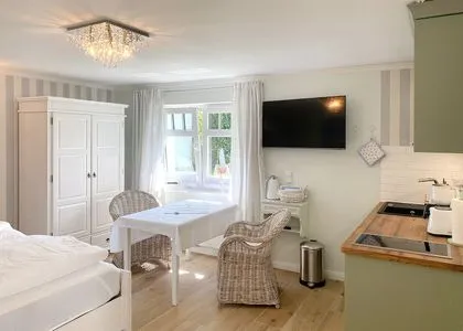 Wohnzimmer Villa Imme App. 6 - Perfekt für Paare: gemütlicher Rückzugsort mit Gartenblick