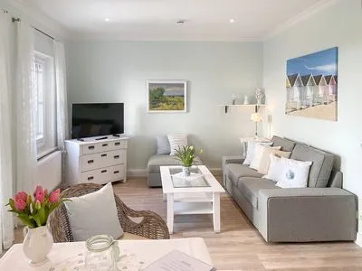 Wohnzimmer Haus Anholt App. 36 - Auszeit zu Zweit mit Strandkorb auf dem Balkon