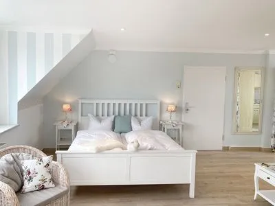 Wohnzimmer Haus Midsommer App. 14 - zentral & strandnah mit 2 Schlafzimmern auf zwei Etagen