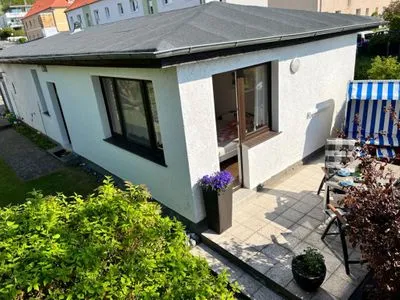 Hauptansicht Ferienhaus Seeblick in Sassnitz auf Rügen mit Terrasse